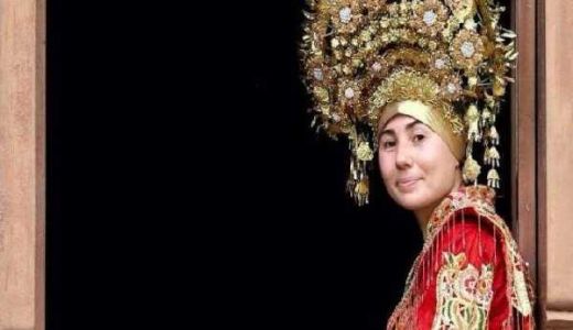 GoRiau Bule Cantik Australia Ini Teliti Sejarah GoRiau Bule Cantik Australia Ini Teliti Sejarah